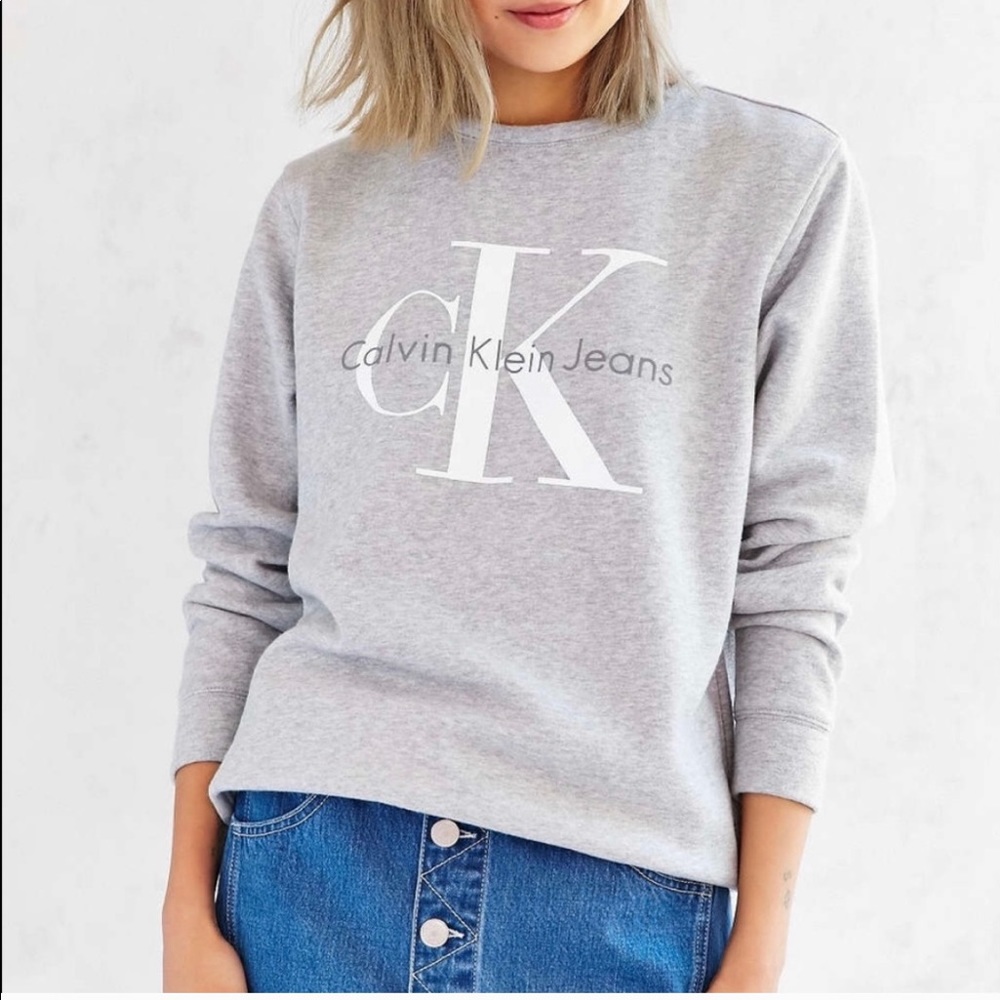Calvin Klein Sweatshirt - Gray Pullover-Size Small